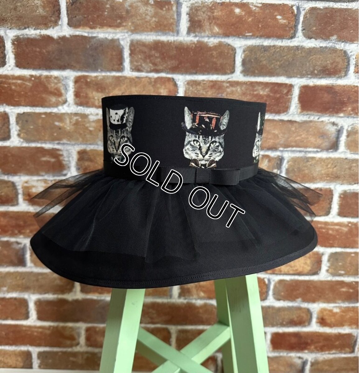 画像2: 女優のつば広モダン帽(猫かぶらニャいと！)/黒 (2)