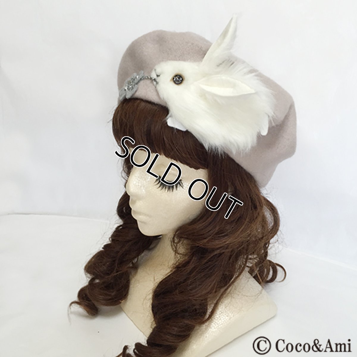 画像2: 飴ージング！ウサギダーマンベレー（ピンクベージュ） (2)