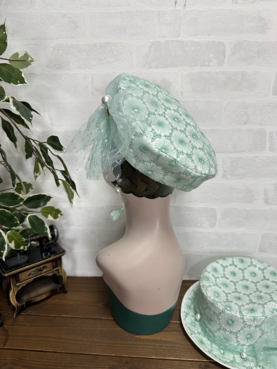 画像4: 【ここあみ気まぐれ祭り】アンティークワンピのミントベレー【リユース生地】 (4)