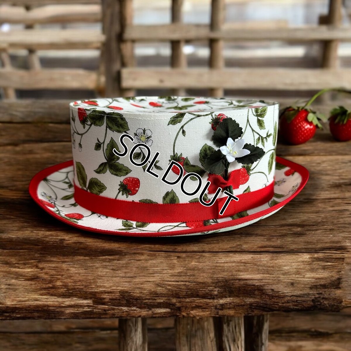 画像1: 【お客様専用画面】イチゴイチエ（苺畑）/ホワイト（キャスケットVer） (1)