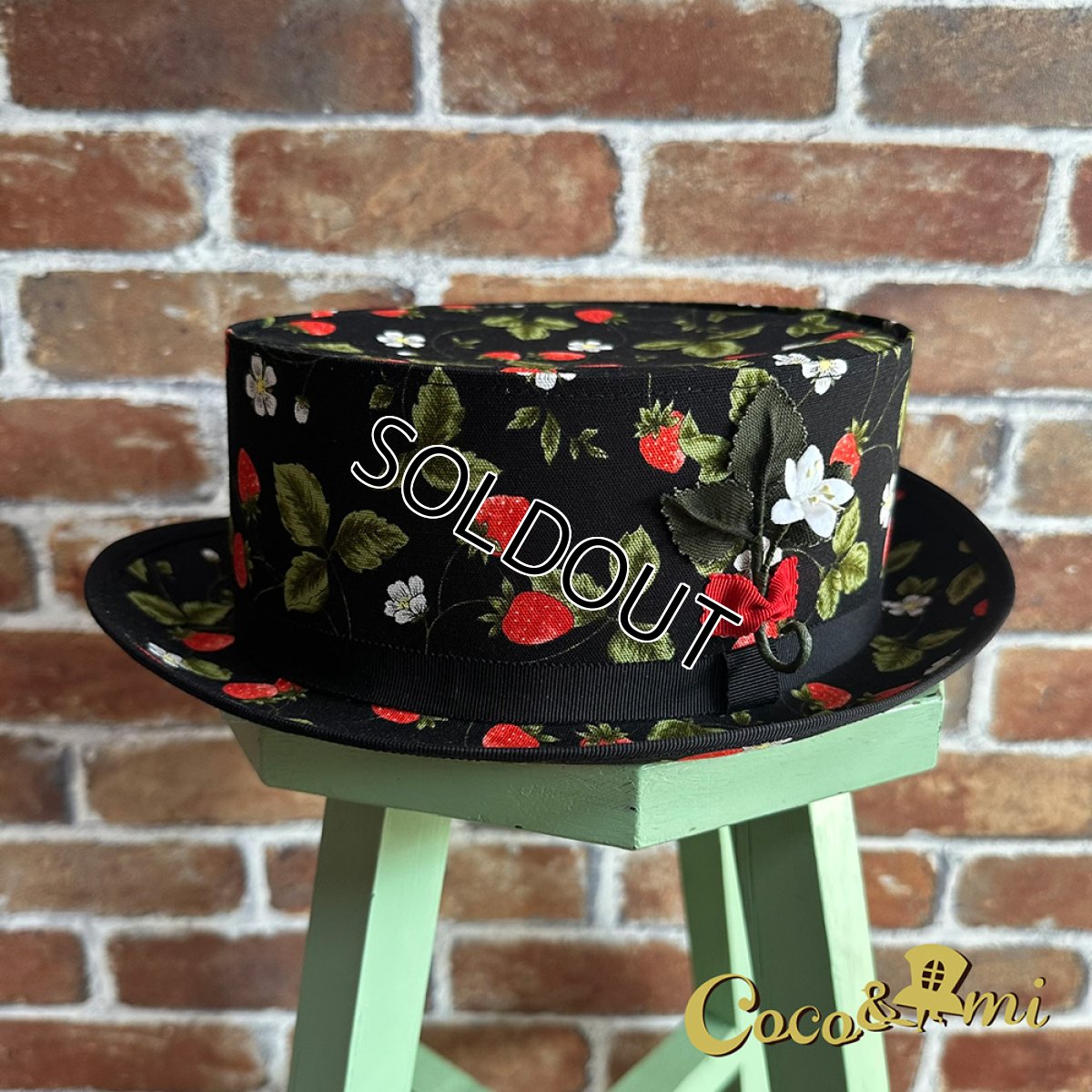 画像1: 【お客様専用画面】イチゴイチエ（苺畑）/ブラック×レッド（キャスケットVer） (1)