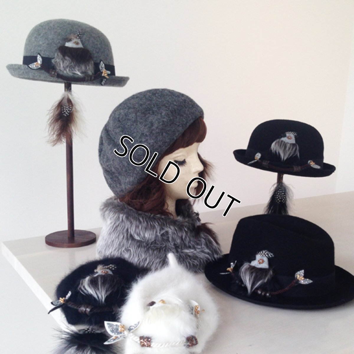 画像5: 尻尾はピアスに！もふもふ鳥ベレー(グレー) (5)