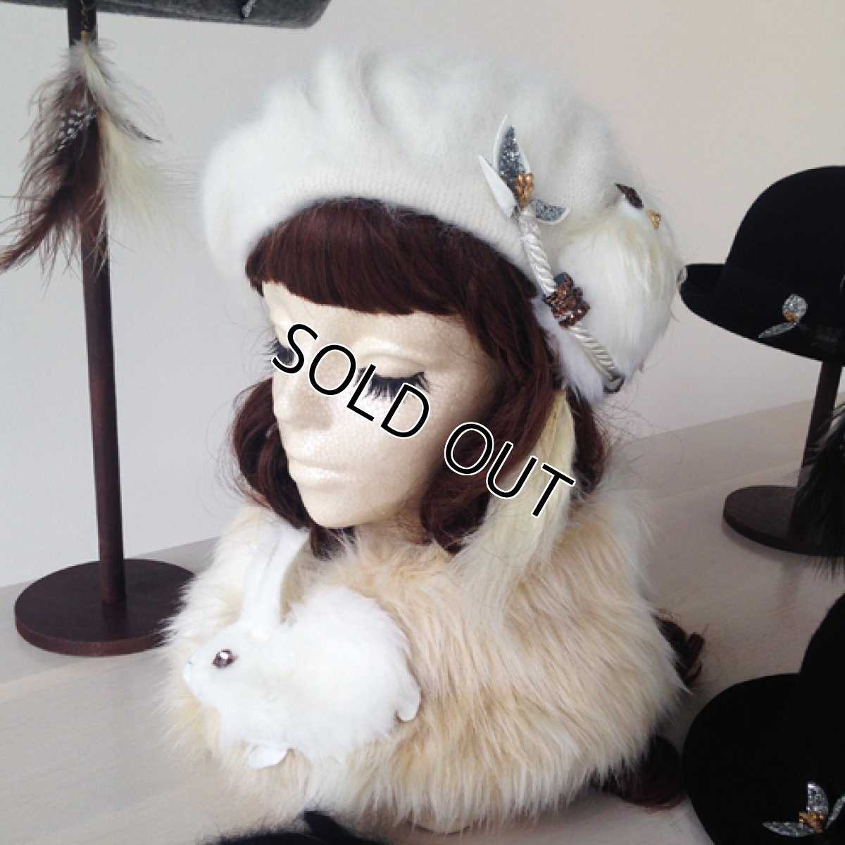 画像6: 尻尾はピアスに！もふもふ鳥ベレー(ホワイト) (6)