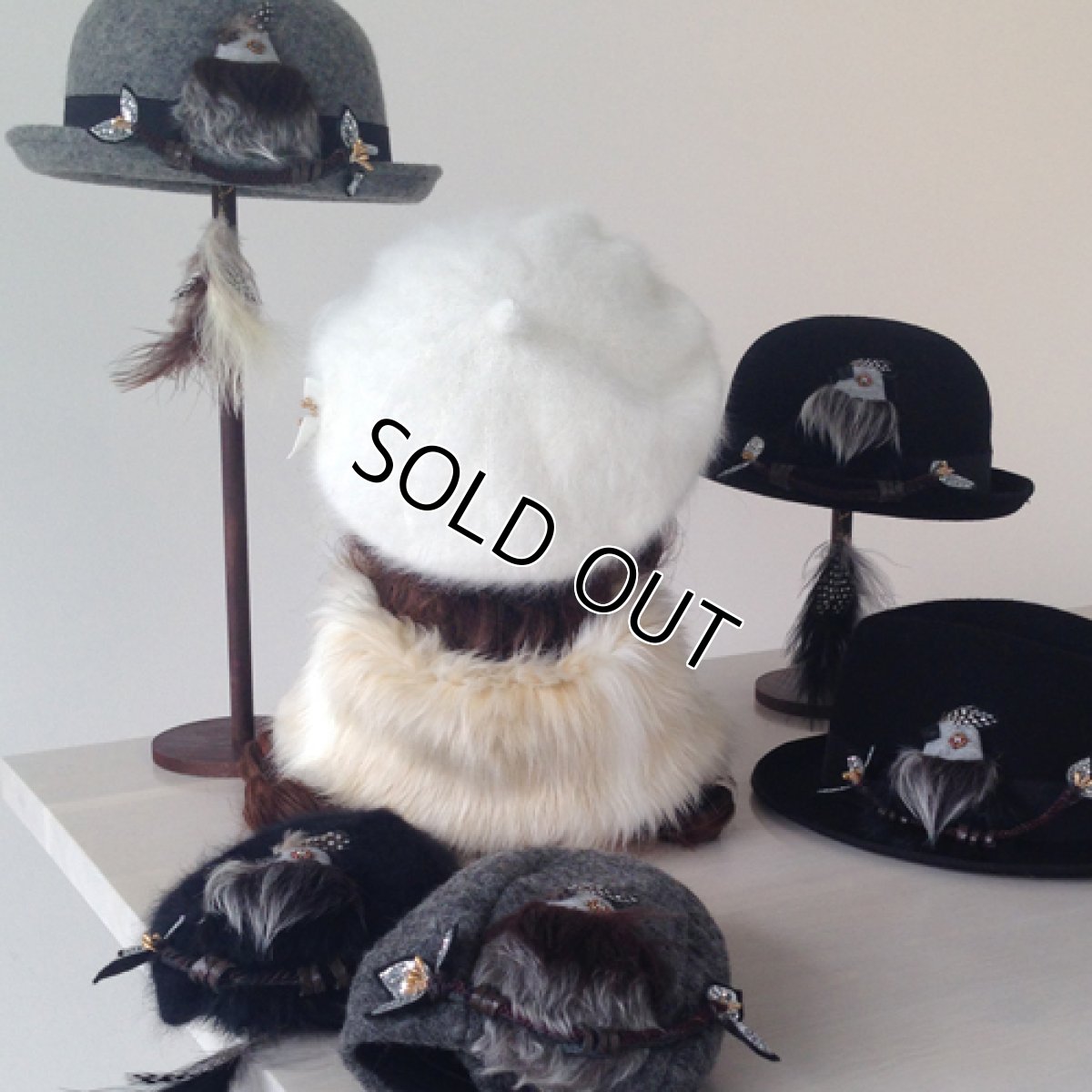 画像5: 尻尾はピアスに！もふもふ鳥ベレー(ホワイト) (5)