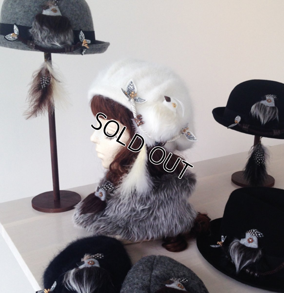 画像4: 尻尾はピアスに！もふもふ鳥ベレー(ホワイト) (4)