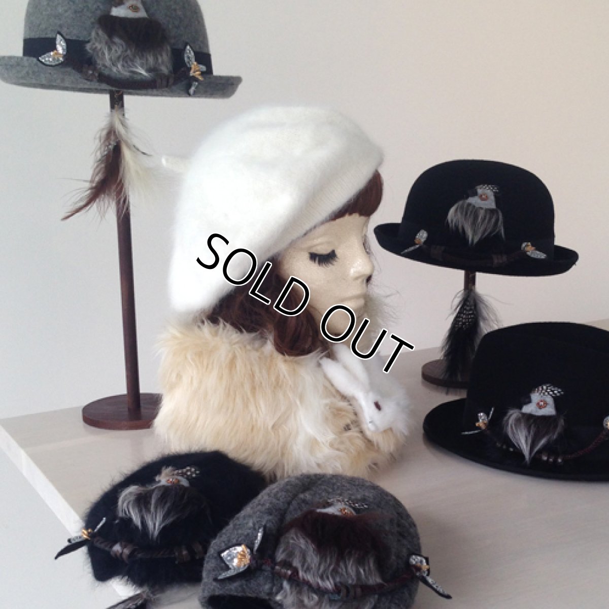 画像3: 尻尾はピアスに！もふもふ鳥ベレー(ホワイト) (3)