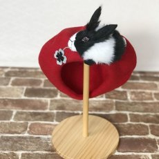 画像1: 【#ここあみレア物祭り】限定品（ウサギベレー）/赤パンダウサギ (1)