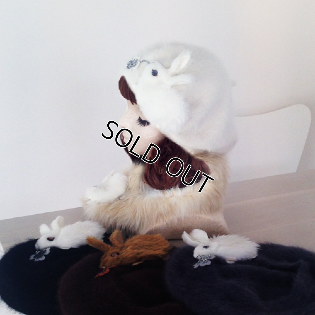 画像2: 飴ージング！ウサギダーマン/ベレー(ホワイト) (2)